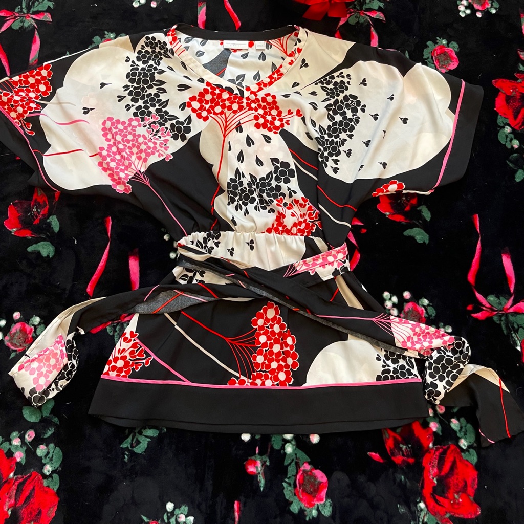 New York  Company Stretch Kimono Design Brand New Never Worn
